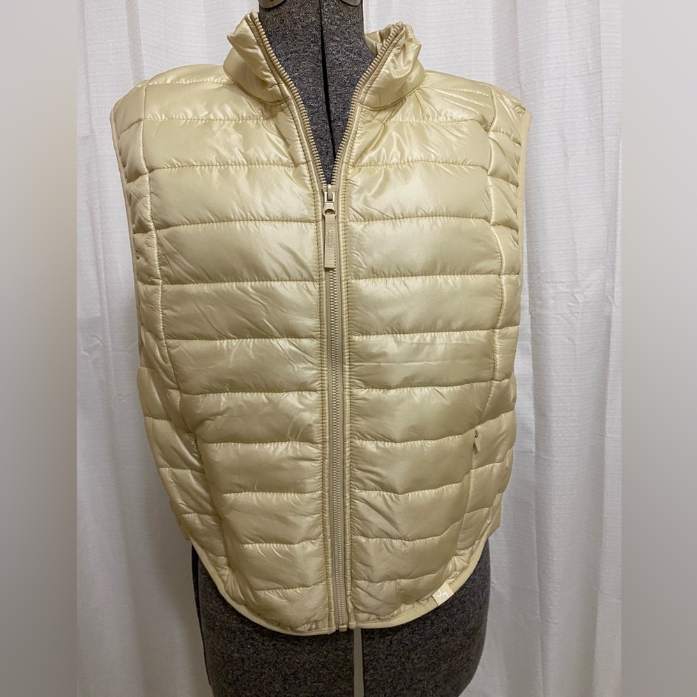NWOT JoyLab Large Cream Puffer Vest 🛷